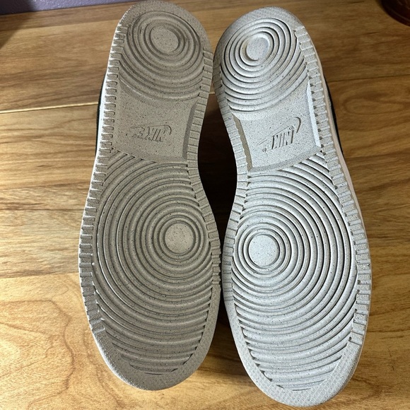 Nike Light Gray Athletic Shoes - Picture 9 of 11